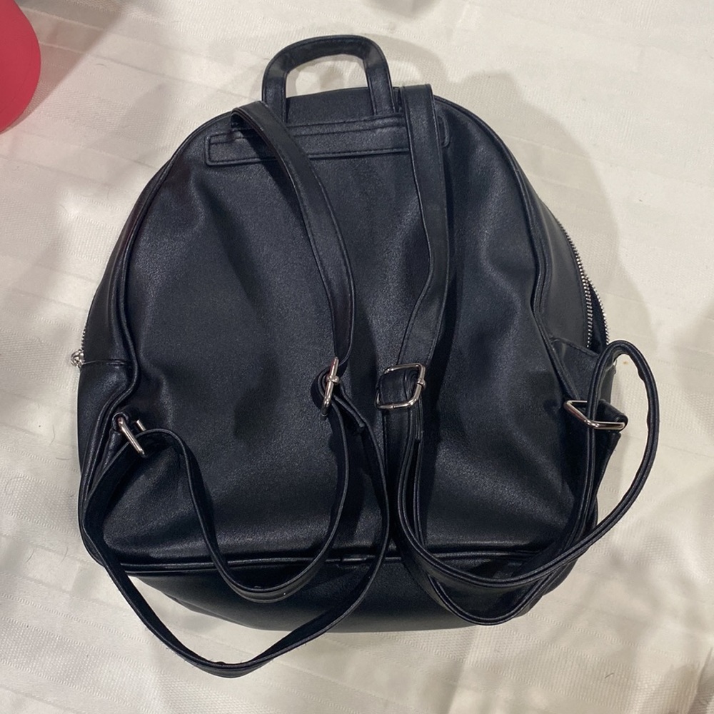 Backpack - Picture 2 of 3